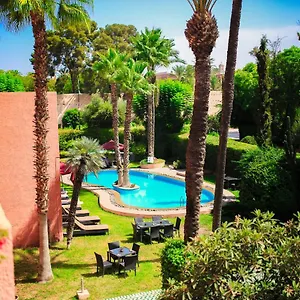 5* בית הארחה The Red House